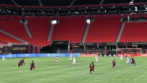 Atlanta United and Orlando City players take a knee to unite against racism to begin their MLS soccer match Saturday, Aug. 29, 2020, at Mercedes-Benz Stadium in Atlanta. (Hyosub Shin / Hyosub.Shin@ajc.com)