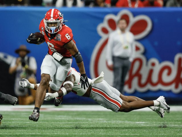 Georgia Bulldogs running back Kenny McIntosh (6) breaks free during the third quarter of the College Football Playoff Semifinal between the Georgia Bulldogs and the Ohio State Buckeyes at the Chick-fil-A Peach Bowl In Atlanta on Saturday, Dec. 31, 2022. (Jason Getz / Jason.Getz@ajc.com)