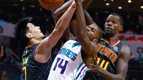 Charlotte Hornets forward Michael Kidd-Gilchrist (14) battles Atlanta Hawks' Jeremy Lin, left, and Dewayne Dedmon, right, for the basketball. (AP Photo/Jason E. Miczek)