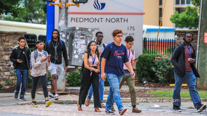 Students return to Georgia State University in downtown Atlanta Monday morning hours after university police officers exchanged gunfire with a man near a housing complex. JOHN SPINK / JSPINK@AJC.COM