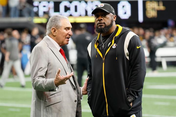 Falcons owner Arthur Blank talks to Pittsburgh coach Mike Tomlin before the game Sunday at Mercedes-Benz Stadium. (Miguel Martinez / miguel.martinezjimenez@ajc.com)