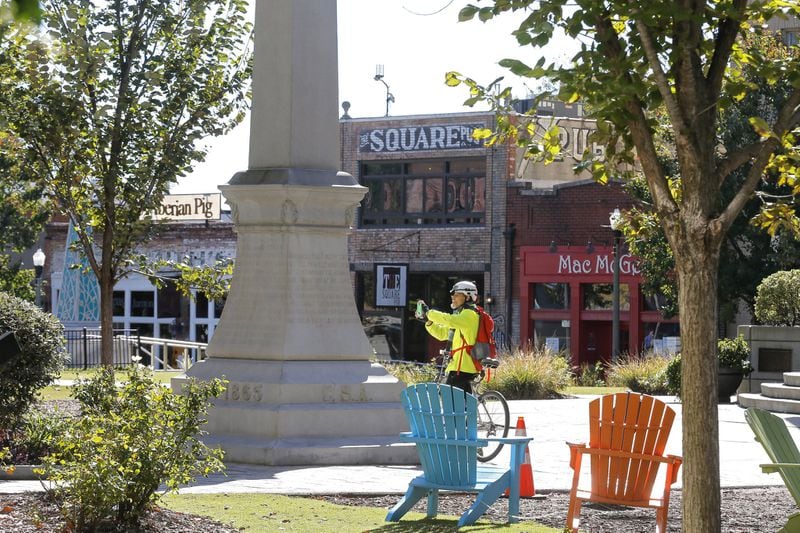 The Confederate monument sits behind the old courthouse in Decatur Square. BOB ANDRES /BANDRES@AJC.COM