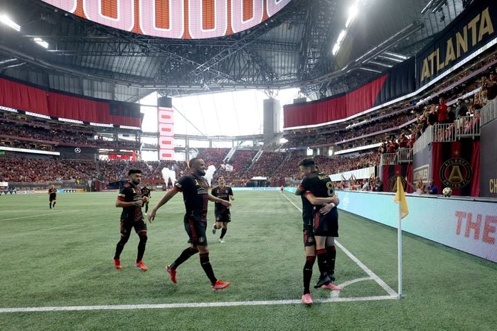 Atlanta United midfielder Ezequiel Barco (8) celebrates after scoring a goal off of a free kick with teammates during the first half against D.C. United at Mercedes-Benz Stadium Saturday, September 18, 2021 in Atlanta, Ga.. JASON GETZ FOR THE ATLANTA JOURNAL-CONSTITUTION