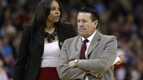 Joni Crenshaw (left) was an assistant coach on Andy Landers’ UGA staff the past four seasons. (AP Photo/Elaine Thompson)