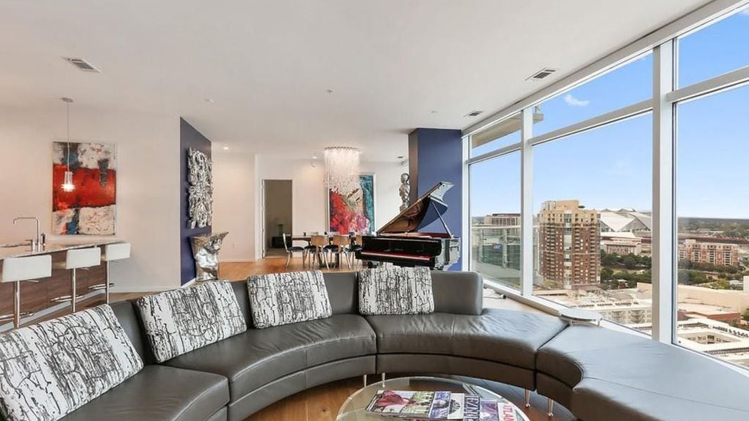 Photos High Rise Condo 21 Savage Called Home For Sale At 799 000