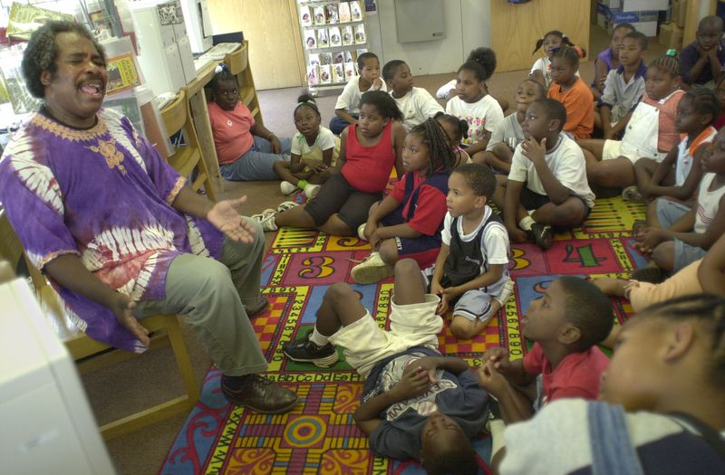 000614-ATLANTA Perry Homes library branch -(LEFT) Akbhar Imhotep is offering a storytelling for the summer reading program, sponsored by Fulton County Library (ALL CQ)(NICK ARROYO/STAFF)
