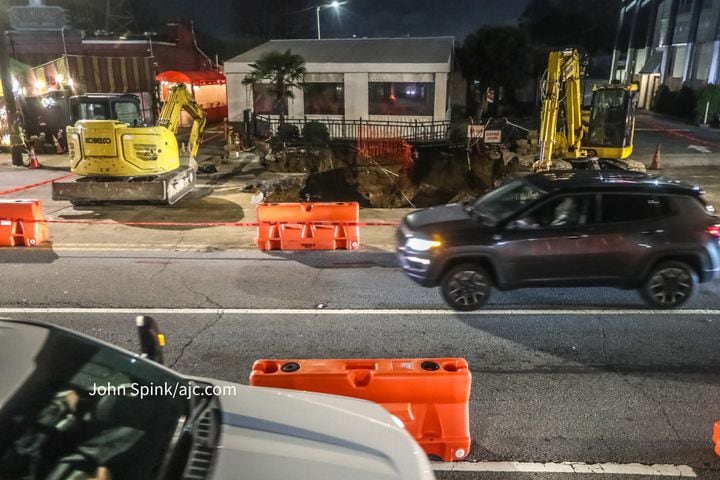 Sinkhole continues to disrupt traffic in Buckhead