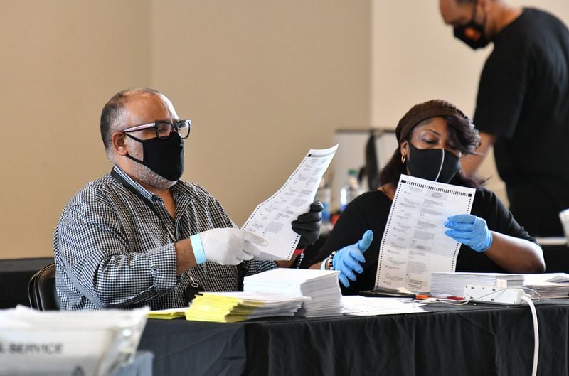 October 28, 2020 Atlanta - Fulton County Board of Registration and Elections workers process absentee ballots at State Farm Arena in Atlanta on Wednesday, October 28, 2020. (Hyosub Shin / Hyosub.Shin@ajc.com)