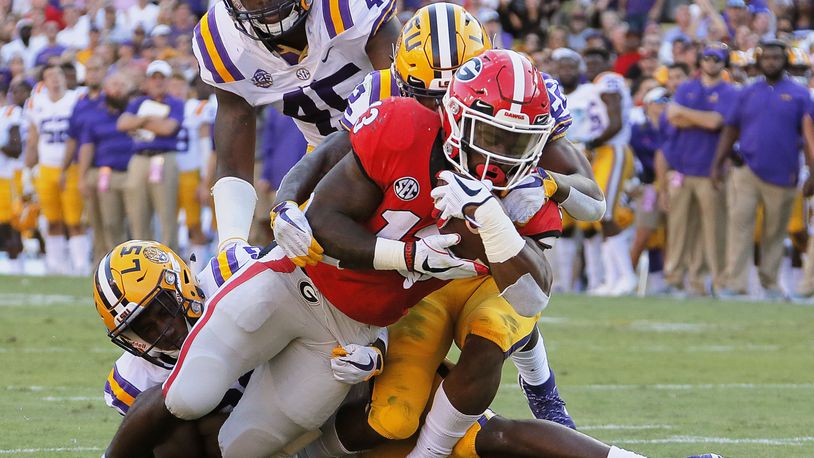 Bulldogs running back Elijah Holyfield scores a touchdown in the third quarter against LSU. (BOB ANDRES / BANDRES@AJC.COM)