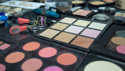 A Texas woman is finding makeup in Dumpsters and selling it to help pay her college loans.
