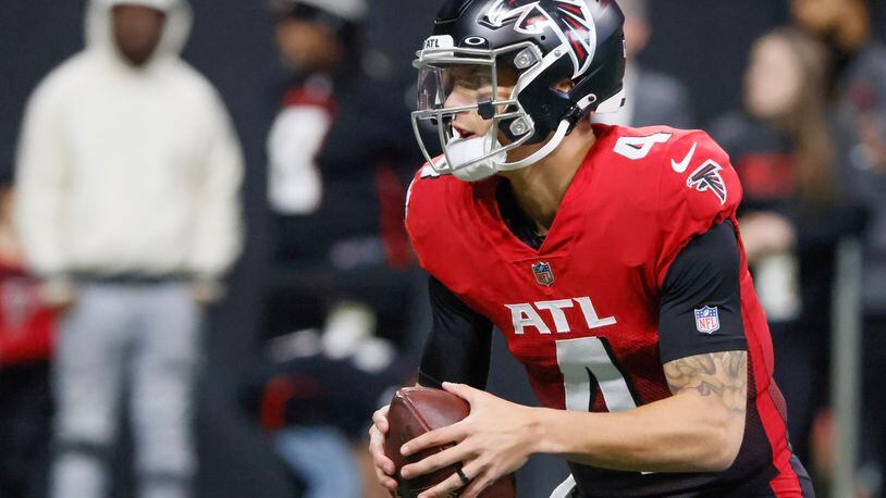 Rookie quarterback Desmond Ridder led the Cincinnati Bearcats to the College Football Playoff. Can he guide the Falcons to the NFL playoffs? (Bob Andres for The Atlanta Journal-Constitution)