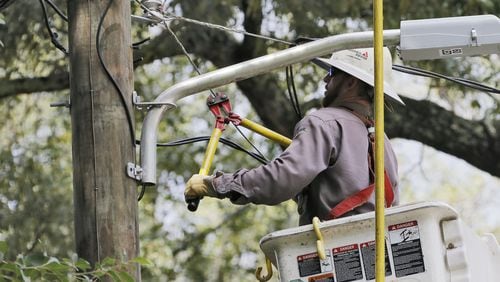 A Georgia Power crew works to repair downed power lines in southeast Atlanta in 2018. Bob Andres / bandres@ajc.com