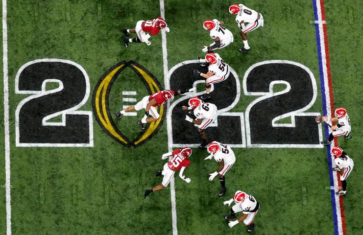 1/10/22 - Indianapolis - Georgia on it's first drive at the 2022 College Football Playoff National Championship  between the Georgia Bulldogs and the Alabama Crimson Tide at Lucas Oil Stadium in Indianapolis on Monday, January 10, 2022.   Bob Andres / robert.andres@ajc.com