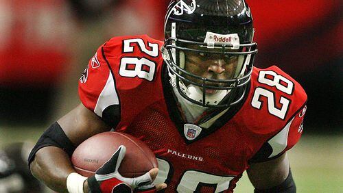 Former Falcons running back Warrick Dunn is set to be inducted in the franchise's Ring of Honor on Thursday.