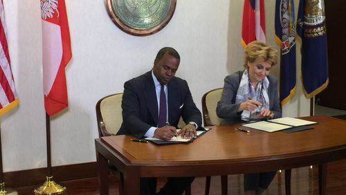 Atlanta Mayor Kasim Reed and Hanna Zdanowska, mayor Lodz, Poland, sign letter of intent Tuesday at Atlanta City Hall.