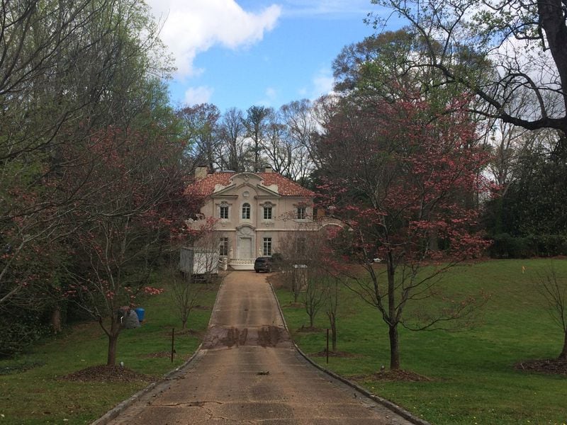 The front lot, complete with a grand driveway, at the Pink Palace in Buckhead could accommodate a new McMansion without a preservation easement. Photo by Bill Torpy