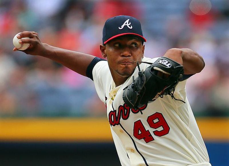 Julio Teheran faces Cliff Lee in a matchup of top pitchers in frigid Philly.