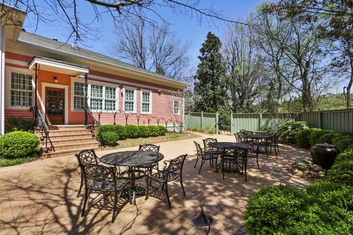 Photos: The oldest house in Smyrna has been put on the market