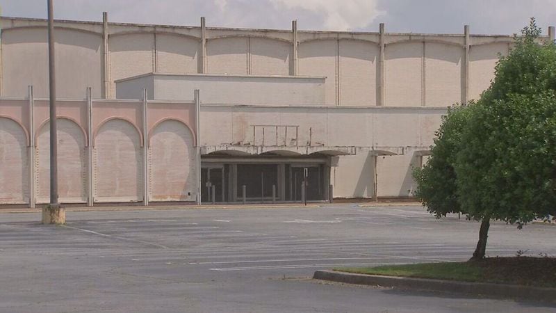 Last of North DeKalb Mall’s stores pack up, will be out by June before mall demolition