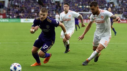 Atlanta United’s Leandro Gonzalez Pirez chases down Orlando City’s Chris Mueller during Sunday’s match.
