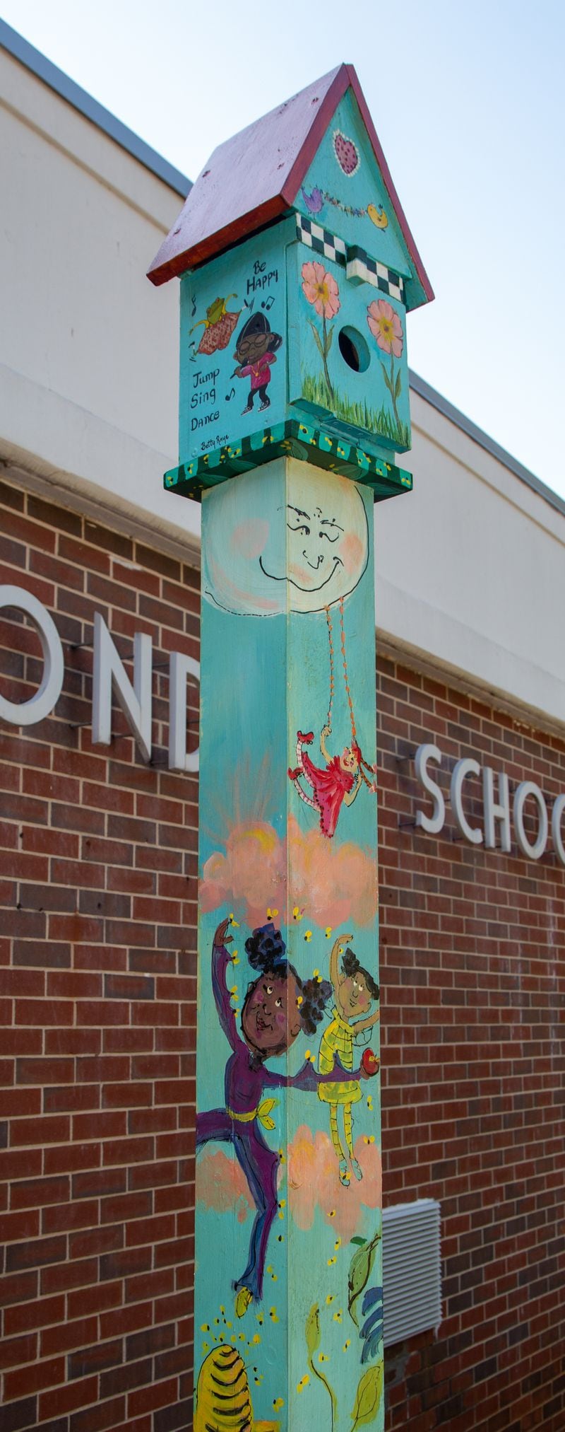 The new garden area in front of Avondale Elementary School features hand painted totem poles and a lending library. The Avondale Estates Garden Club and the Avon Garden Club worked together on the project.
PHIL SKINNER FOR THE ATLANTA JOURNAL-CONSTITUTION.