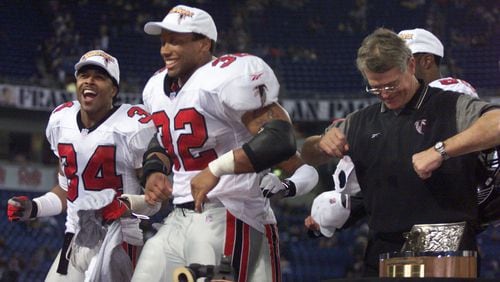 990117 - Minneapolis, MN -- Atlanta Falcons coach Dan Reeves (right) does the dirty bird with players Jamal Anderson #32 and Ray Buchanan #34. (DAVID TULIS/AJC staff)