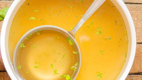 What do nutritionists think about trends like bone broth? (Photosiber/Dreamstime/TNS)