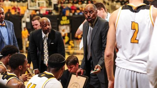 Kennesaw State mens basketball coach Al Skinner talks to his squad.