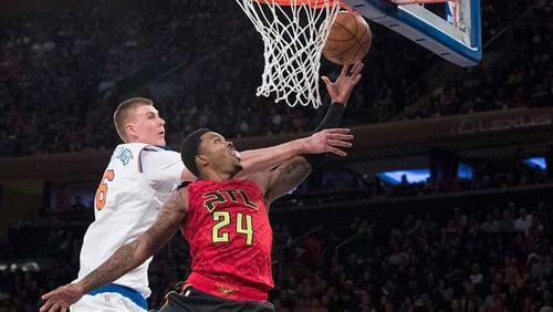 Kent Bazemore goes to the basket against Kristaps Porzingis of the Knicks.