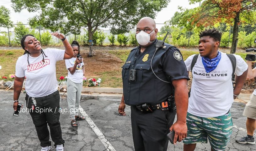 Atlanta Police clear Wendy's where Rayshard Brooks was killed