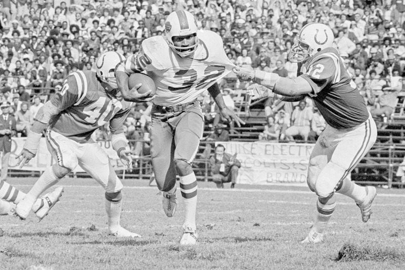 FILE - Buffalo Bills running back O.J. Simpson (32) has his jersey pulled by Baltimore Colts linebacker Mike Curtis, during the second quarter of an NFL football game in Baltimore, Md., Oct. 12, 1975. O.J. Simpson's attorney Malcolm LaVergne is now handling the deceased former football star, actor and famous murder defendant's financial estate. (AP Photo/File)
