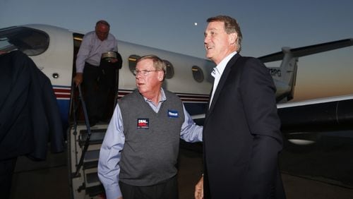 Sen. Johnny Isakson, left, and Sen. David Perdue, right, campaign together in 2014. (AP photo/John Bazemore)