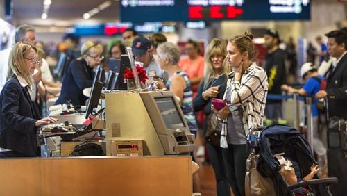 Passengers line up at the Delta counter at Palm Beach International Airport Monday morning, Dec. 18, 2017. South Florida airports had some delays on flights to Atlanta after Sunday night’s power outage at Hartsfield-Jackson International Airport. (Lannis Waters / The Palm Beach Post)