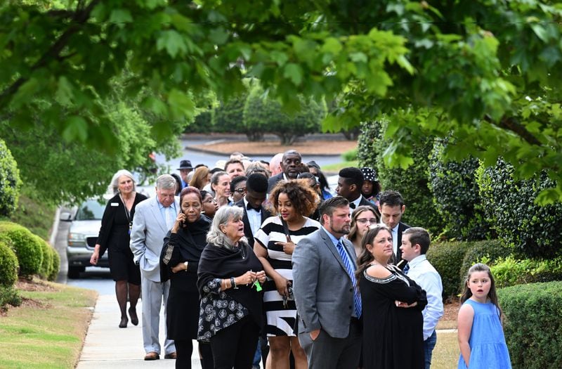 People line up to pay their respects to Pastor Charles Stanley outside First Baptist Atlanta where he led for more than 50 years, Saturday, April 22, 2023, in Atlanta.  (Hyosub Shin / Hyosub.Shin@ajc.com)