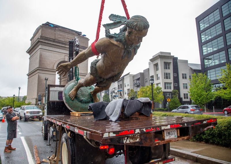  Workers temporarily install the statue of Tomochichi, chief of the Yamacraw, at the Millennium Gate Museum on 17th St. Monday, September 20, 2021. STEVE SCHAEFER FOR THE ATLANTA JOURNAL-CONSTITUTION