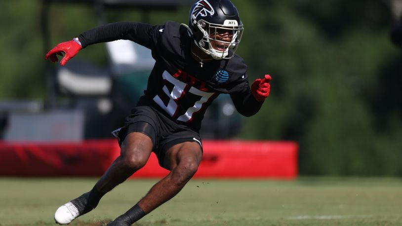 072822 Flowery Branch, Ga.: Atlanta Falcons defensive back Dee Alford (37) runs a drill during Falcons training camp at the Falcons Practice Facility Thursday, July 28, 2022, in Flowery Branch, Ga. (Jason Getz / Jason.Getz@ajc.com)