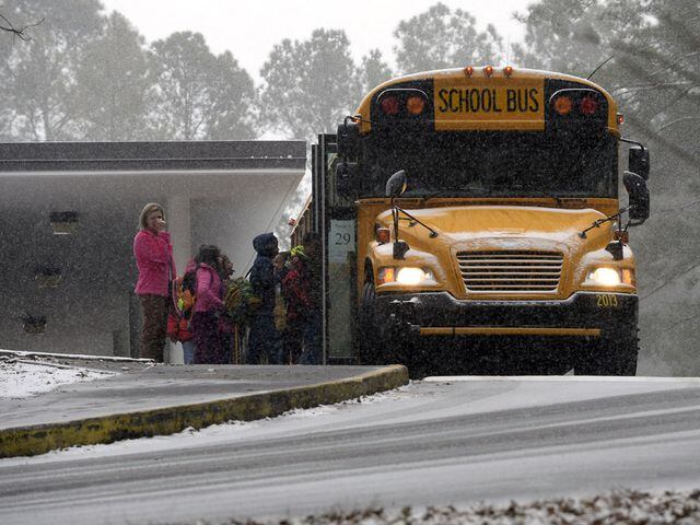 Quick shutdown of Atlanta schools avoids risk of snowjam repeat