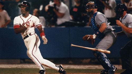 Ron Gant smacks a bases-loaded single to drive in the winning run against the Dodgers in 1991. (Walt Stricklin / AJC staff)