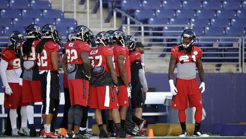 Atlanta Falcons’ Desmond Trufant, right, stands with teammates during a practice at the University of Washington Wednesday, Oct. 12, 2016, in Seattle. Trufant played college football at the school. Rather than head home, the team traveled directly to Seattle after their football game Sunday in Denver, ahead of playing the Seattle Seahawks this coming Sunday, Oct. 16, in Seattle. (AP Photo/Elaine Thompson)