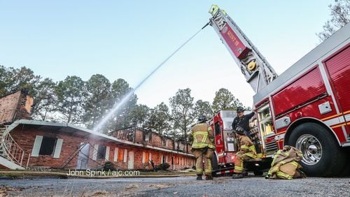 A fire destroyed a vacant building on Shallowford Road early Thursday, a DeKalb County fire captain said.