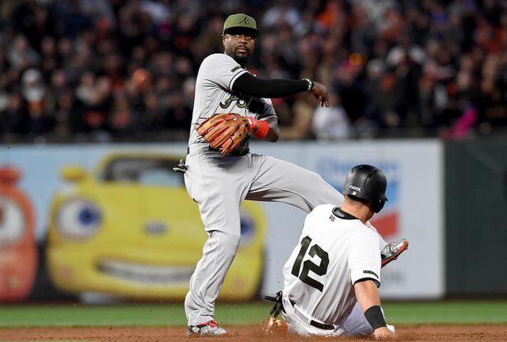Photos: Rough night for Braves in San Francisco