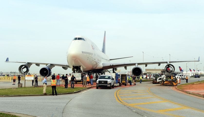 Historic Delta 747 moves to flight museum
