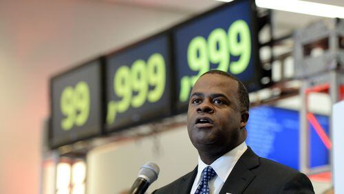 DECEMBER 27, 2015 ATLANTA Atlanta Mayor Kasim Reed gives remarks during the ceremony. Hartsfield-Jackson International Airport awarded its 100 millionth passenger for 2015 with prizes including a new car, two free airline tickets and a small crowd of officials and television cameras early Sunday December 27, 2015. The Atlanta airport — the world’s busiest — is the first airport in the world to handle 100 million passengers in a year. “It’s our commitment that we maintain our position as the world’s most traveled airport,” said Atlanta Mayor Kasim Reed during remarks at the airport before the flight arrived Sunday morning. The winner, a man from Biloxi named Larry Kendrick who arrived at the airport in blue jeans, an orange t-shirt and a baseball cap, was surprised to learn upon landing that he had been selected as the 100 millionth passenger. KENT D. JOHNSON/ kdjohnson@ajc.com