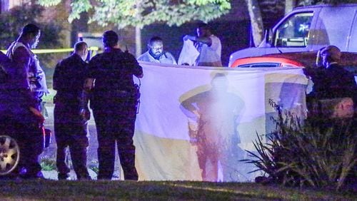 Fulton County police investigated a homicide Wed., Aug. 19, 2015, that left a 21-year-old woman dead. JOHN SPINK / JSPINK@AJC.COM