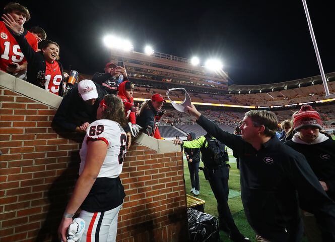Georgia head coach Kirby Smart tips his cap (right) as he and his players leave Neyland Stadium with a 38-10 victory over Tennessee in a NCAA college football game on Saturday, Nov. 18, 2023, in Knoxville.  Curtis Compton for the Atlanta Journal Constitution