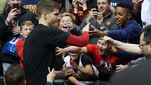 Former Atlanta Hawks guard Kyle Korver gets a warm reception giving out high fives returning for the first time with the Cleveland Cavaliers to play the Hawks in a NBA basketball game at Philips Arena on Friday, March 3, 2017, in Atlanta. Curtis Compton/ccompton@ajc.com