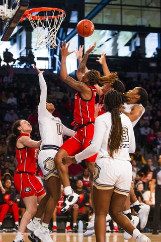 Georgia Tech players swarm UGA's Zoesha Smith during their women's basketball game Sunday in Atlanta. The Bulldogs won 66-52. (CHRISTINA MATACOTTA / FOR THE ATLANTA JOURNAL-CONSTITUTION)