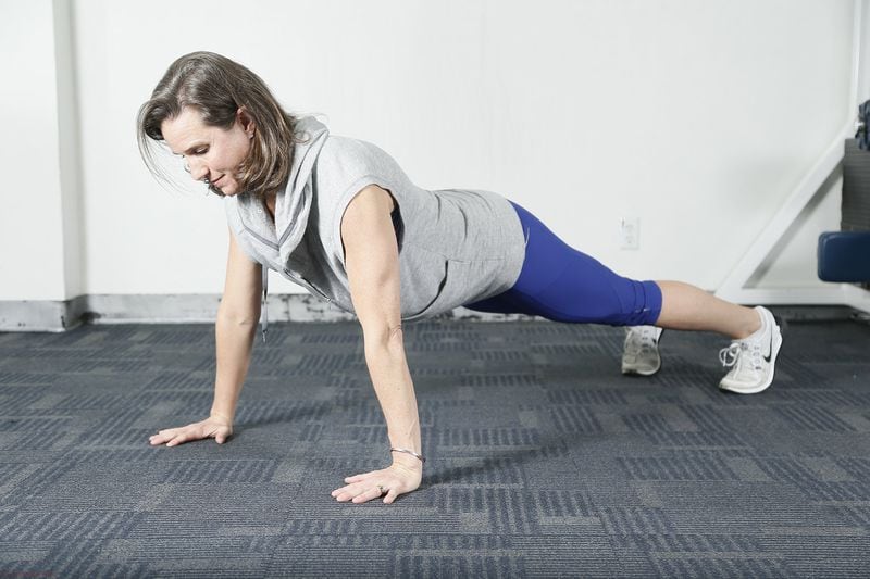 Personal fitness coach Angie Russell demonstrates a pushup in Dallas on March 30, 2016. (Brandon Wade/Dallas Morning News/TNS)