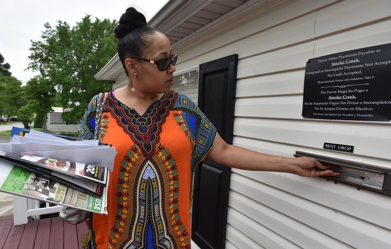 Priscilla Vetaw submits May rent for her Smoke Creek manufactured home minutes before it was due. Managers warned her that if she was late one more time, she’d be out on the street. HYOSUB SHIN / HSHIN@AJC.COM