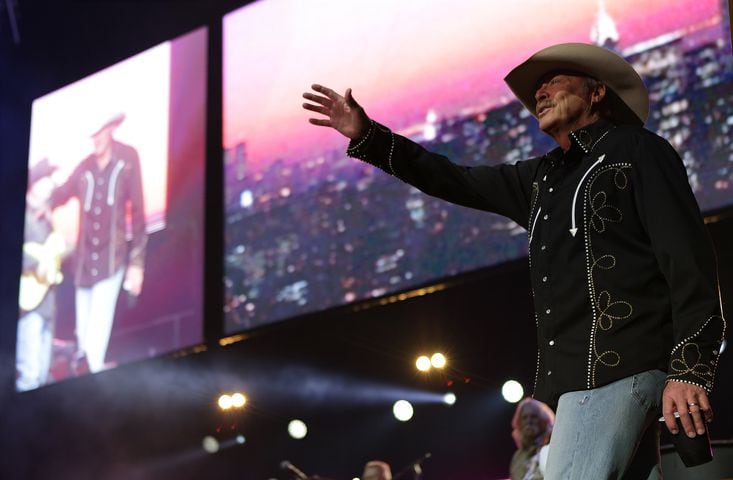 PHOTOS: Alan Jackson performs at State Farm Arena 2020